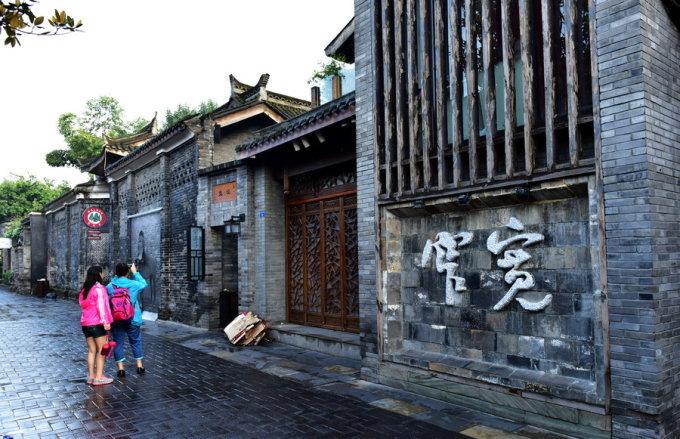户口不在当地但一直在当地生活可以到镇政府要盖章吗？
